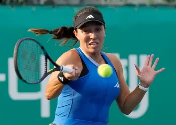 Pegula, Alcaraz advance at China Open