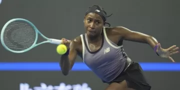 Gauff and Alcaraz advance at China Open