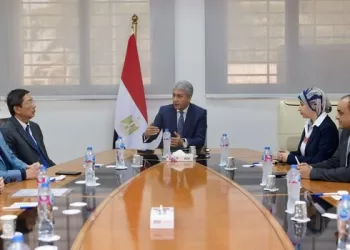 Tourism minister meets Singapore’s Amb. to Egypt