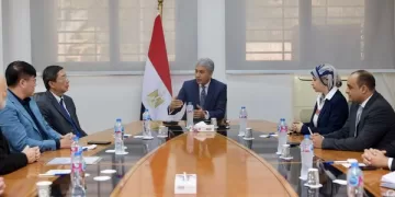 Tourism minister meets Singapore’s Amb. to Egypt