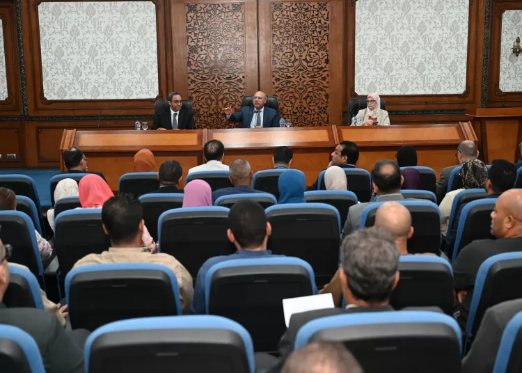 Industry minister in talks over challenges facing investors in Qena 2 - Egyptian Gazette Industry minister in talks over challenges facing investors in Qena 1 - Egyptian Gazette