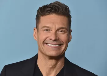 Ryan Seacrest debuts as new ‘Wheel of Fortune’ host