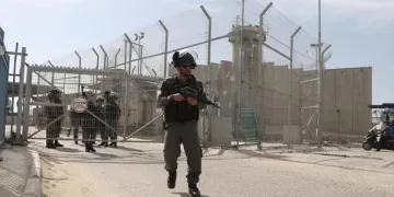 Karamah Crossing closed in both directions