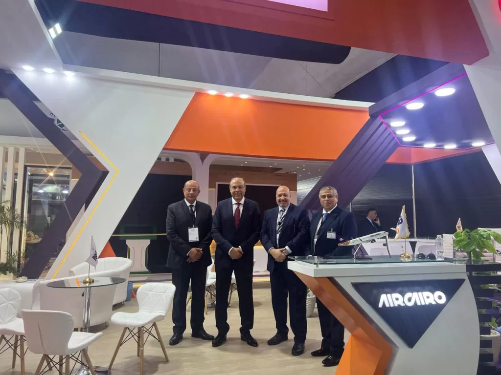 Minister tours pavilions of civil aviation at EIAS 7 - Egyptian Gazette