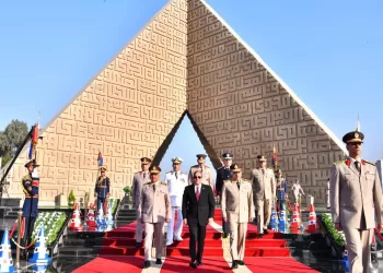 President Sisi lays wreaths on tombs of unknown soldier, Sadat, Nasser