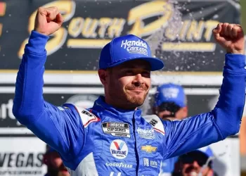 Larson dominates NASCAR Charlotte