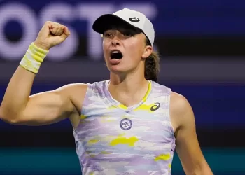 Swiatek hires coach Fissette