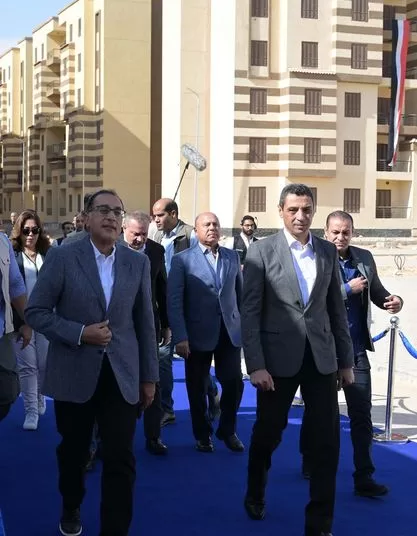 PM hands over contracts of units of presidential initiative on developing governorates' capitals 1 - Egyptian Gazette