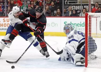 Canucks drop shootout to Flyers