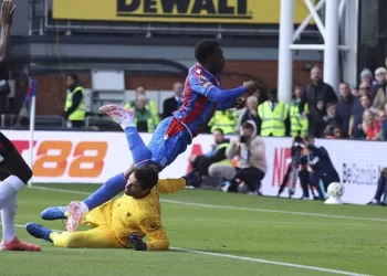 Liverpool extends Premier League lead