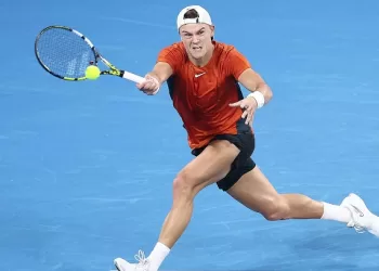Rune squeezes past Berrettini in Shanghai