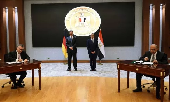 Madbouli, Bavaria minister-president witness inking letter of intent to boost co-operation in field of hydrogen 2 - Egyptian Gazette Madbouli, Bavaria minister-president witness inking letter of intent to boost co-operation in field of hydrogen 1 - Egyptian Gazette