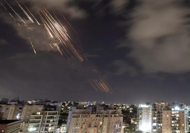 Jerusalem Post: 100 houses in central Israel damaged by Iranian missile attack 2 - Egyptian Gazette Jerusalem Post: 100 houses in central Israel damaged by Iranian missile attack 1 - Egyptian Gazette