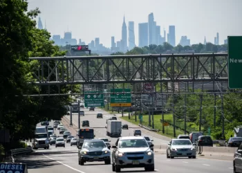 US new vehicle sales in Q3 seen to be growing at weaker pace