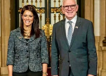 Planning min. witnesses signing € 270mn-worth green hydrogen deal with Germany