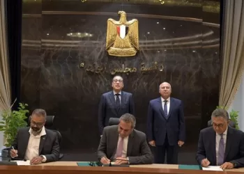 PM attends signing of MoU with DP World to study development of public, free zone