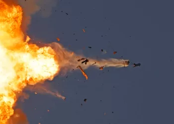 Israeli airstrikes in southern Lebanon, Hezbollah attacks “Gililot” base