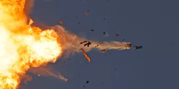 Israeli airstrikes in southern Lebanon, Hezbollah attacks “Gililot” base