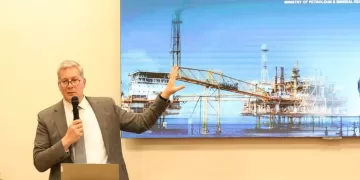 Petroleum min. discusses investment opportunities in oil, gas exploration sphere 1 - Egyptian Gazette Petroleum min. discusses investment opportunities in oil, gas exploration sphere