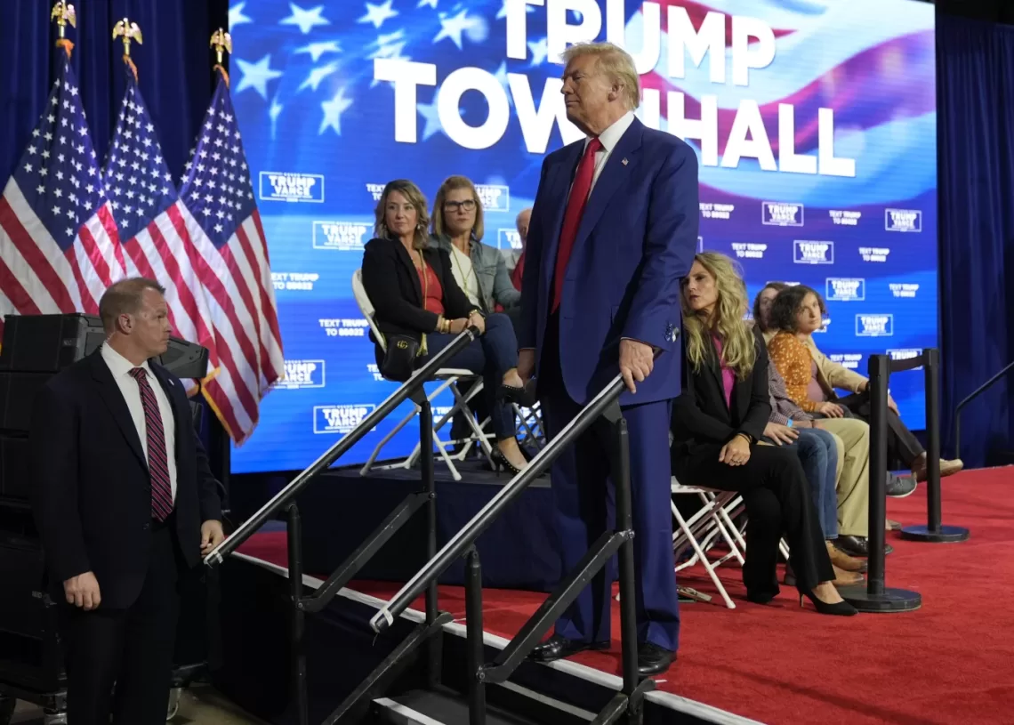 Trump’s Pennsylvania town hall turns into impromptu concert after medical incidents 11 - Egyptian Gazette