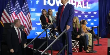 Trump’s Pennsylvania town hall turns into impromptu concert after medical incidents
