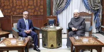 Azhar Grand Imam receives new Egyptian envoys to Saudi Arabia, The Netherlands