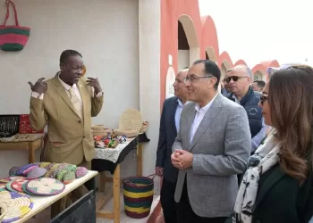 PM inspects heritage village, Hands of Egypt exhibition in Kharga