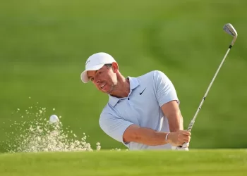 McIlroy shares lead at DP Worlds