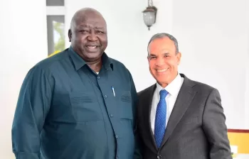 FM hands Ugandan leader message from President Sisi