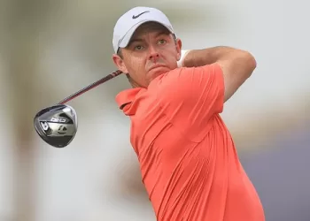 Fleetwood grabs lead in Abu Dhabi