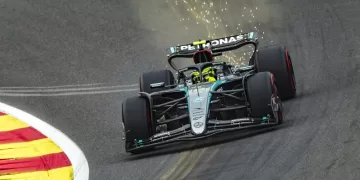 Hamilton shines in Vegas F1 practice