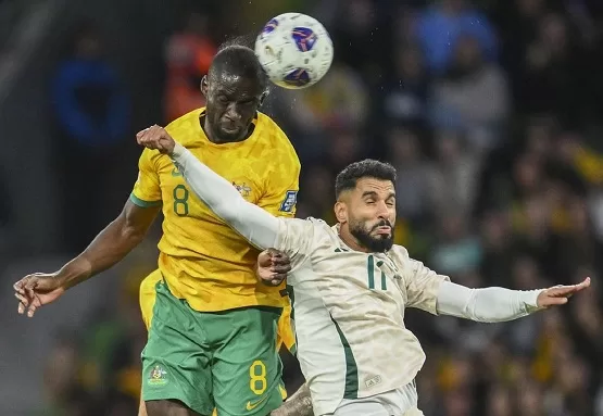 2026 World Cup qualifiers: S. Korea beats Kuwait 3-1 1 - Egyptian Gazette Australia's Jason Geria (L) and Saudi Arabia's Saleh al-Shehr compete for the ball compete for the ball during the 2026 World Cup qualifier.