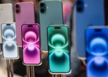 Apple launches iPhone into AI era