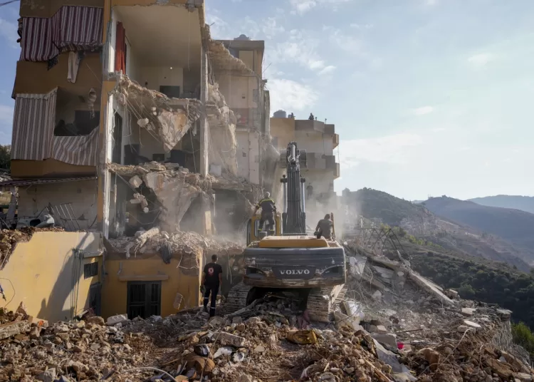 Rescuers pull 30 bodies from a building in central Lebanon hit in an Israeli strike 2 - Egyptian Gazette Rescuers pull 30 bodies from a building in central Lebanon hit in an Israeli strike 1 - Egyptian Gazette