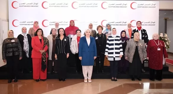 First Lady expresses gratitude to Red Crescent volunteers 2 - Egyptian Gazette First Lady expresses gratitude to Red Crescent volunteers 1 - Egyptian Gazette