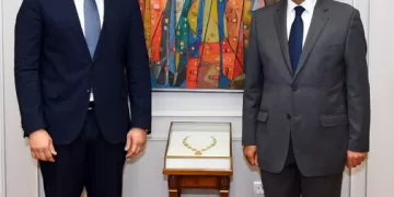 FM confers with Egyptian candidate for UNESCO general director post on nomination campaign