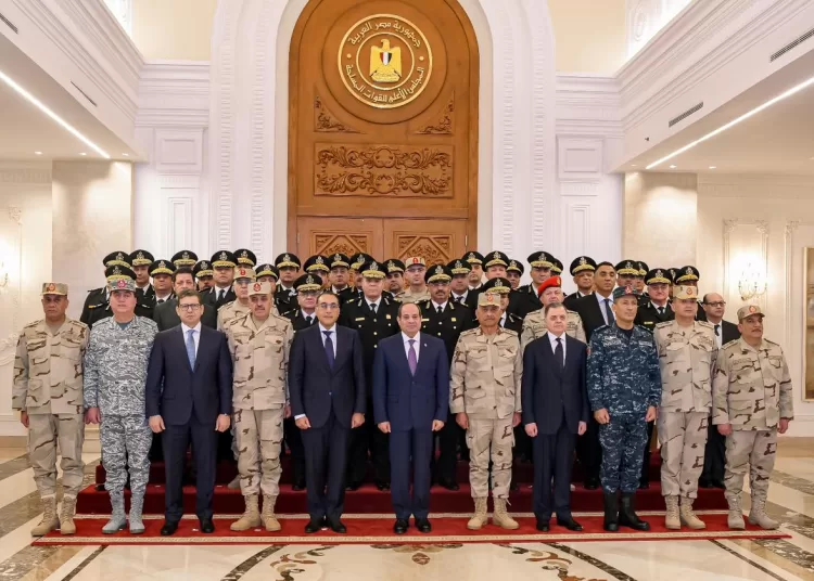 Sisi in meeting with Armed Forces, Police senior commanders: 1 - Egyptian Gazette President Sisi in a group photo with senior commanders of the Armed Forces, civilian Police, and various security agencies following their meeting at the Strategic Command HQs in NAC on Sunday.
