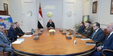 Sisi probes impact of regional situation on Suez Canal traffic