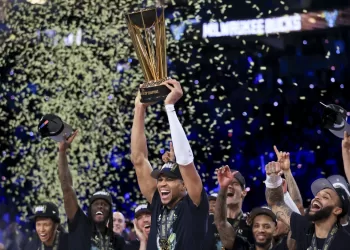 Giannis, Bucks use 3-point barrage to beat Thunder 97-81 for NBA Cup title