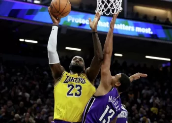 LeBron breaks all-time minutes record