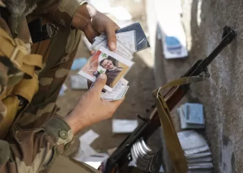 Iraq sends nearly 2,000 Syrian soldiers back home