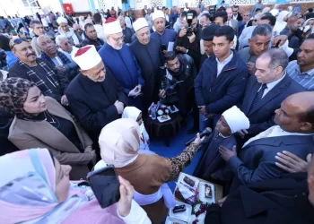Al-Azhar Grand Imam pauses ceremony to comfort Luxor boy  