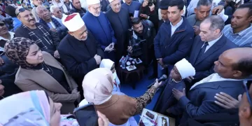 Al-Azhar Grand Imam pauses ceremony to comfort Luxor boy  
