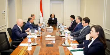 FM confers with consular department on efforts to upgrade embassy services