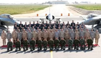 Defence min. inspects Air Force formation