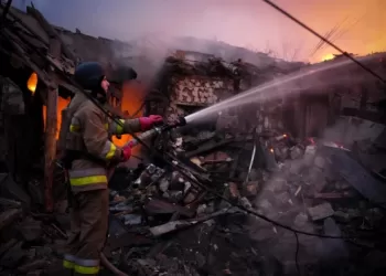 Russian missile attack forces Ukraine to shut down power grid