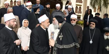 Azhar imam greets Pope Tawadros II on Xmas