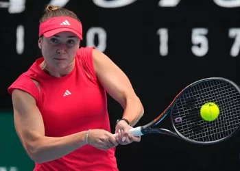 Svitolina cruises into last eight in Melbourne