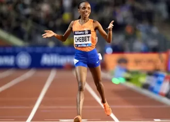 Chebet smashes 5km world record