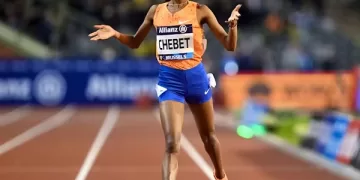 Chebet smashes 5km world record
